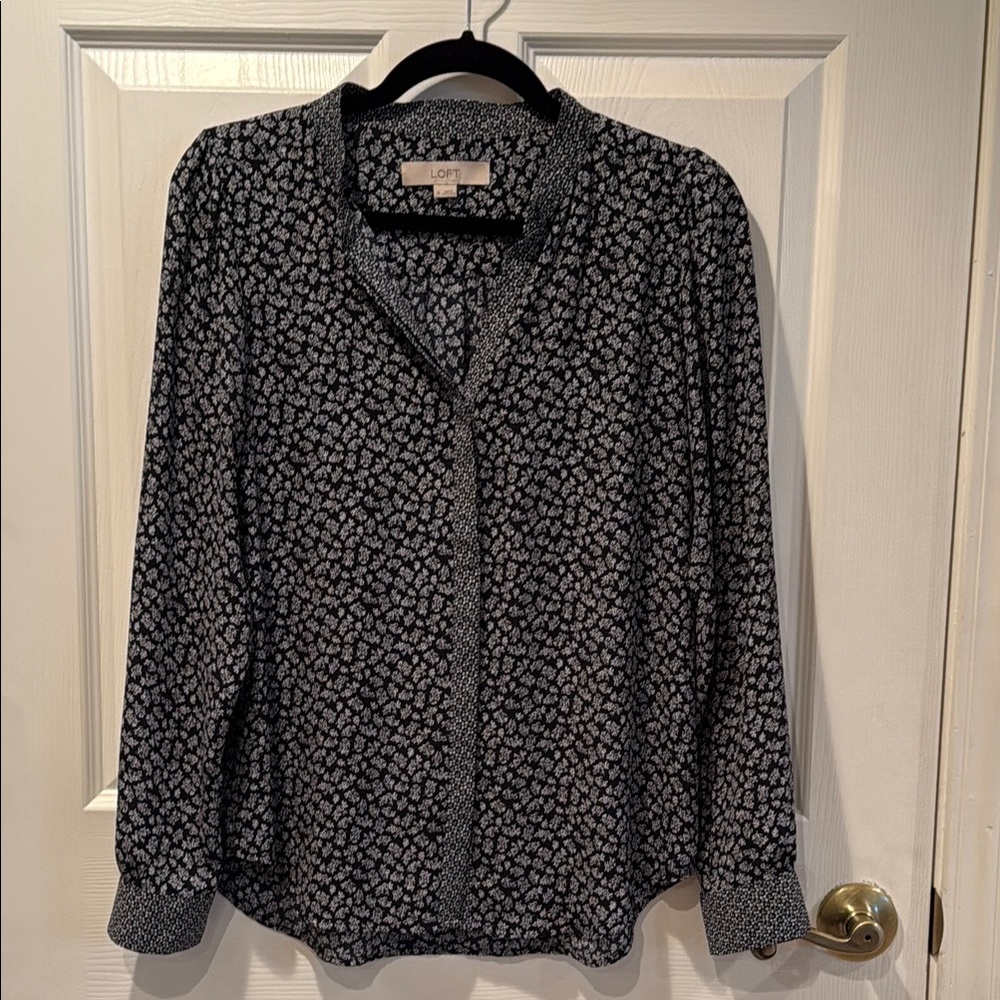 LOFT Blue & White Floral Print Long Sleeve Button-down Top